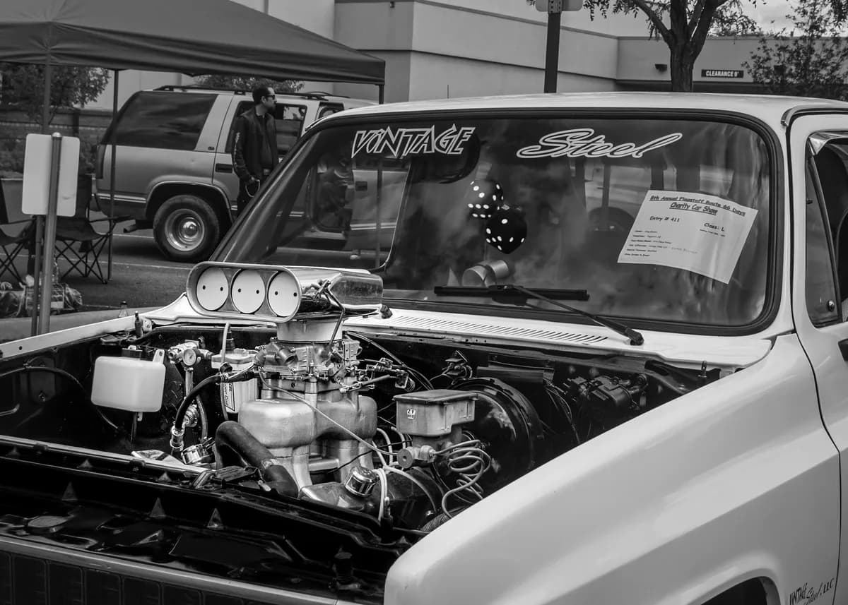 Thousands gather at Töcksfors vintage car market