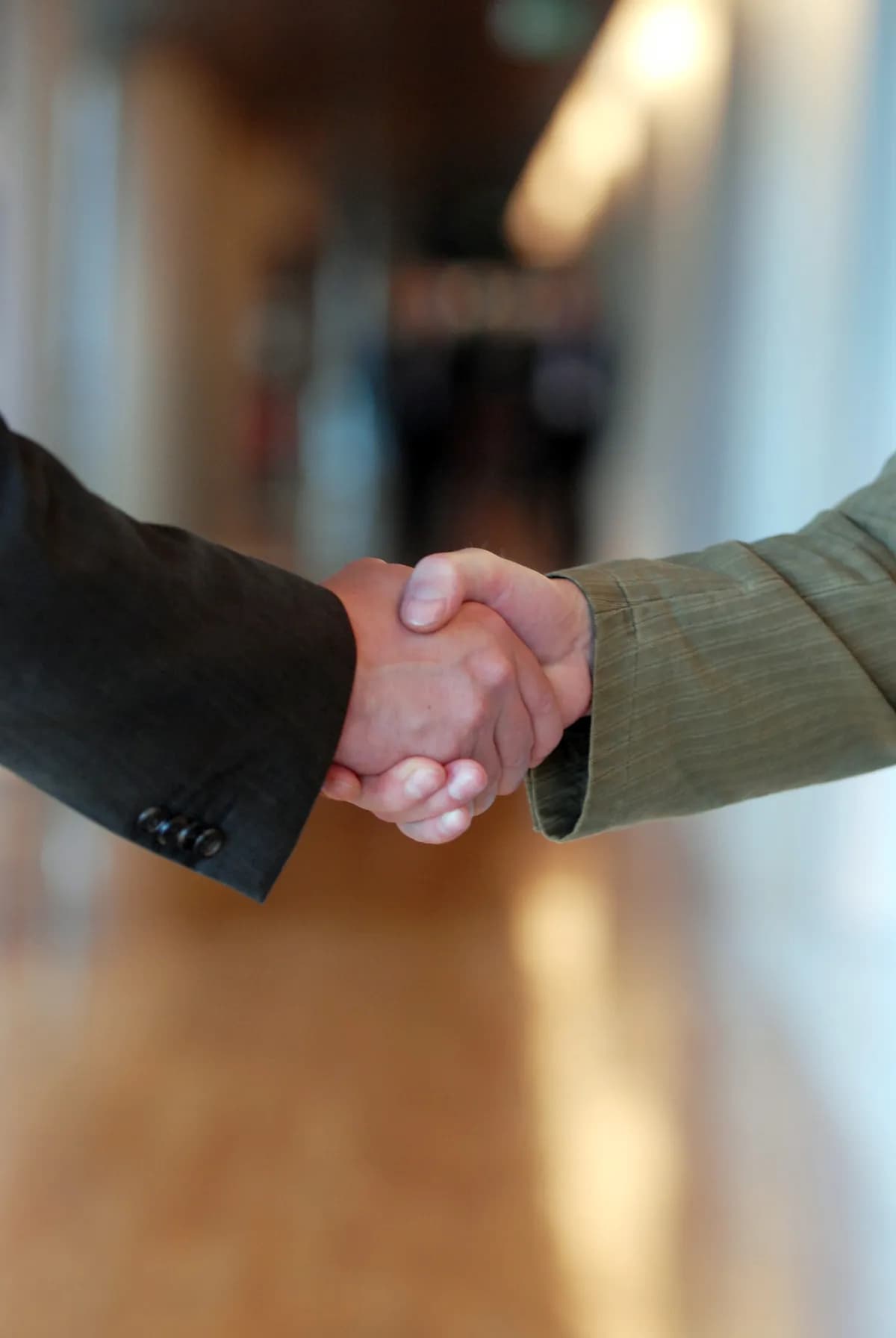 Senior går med på 1,3 miljarder pund-uppköp av Blackstone-Tinicum-konsortium