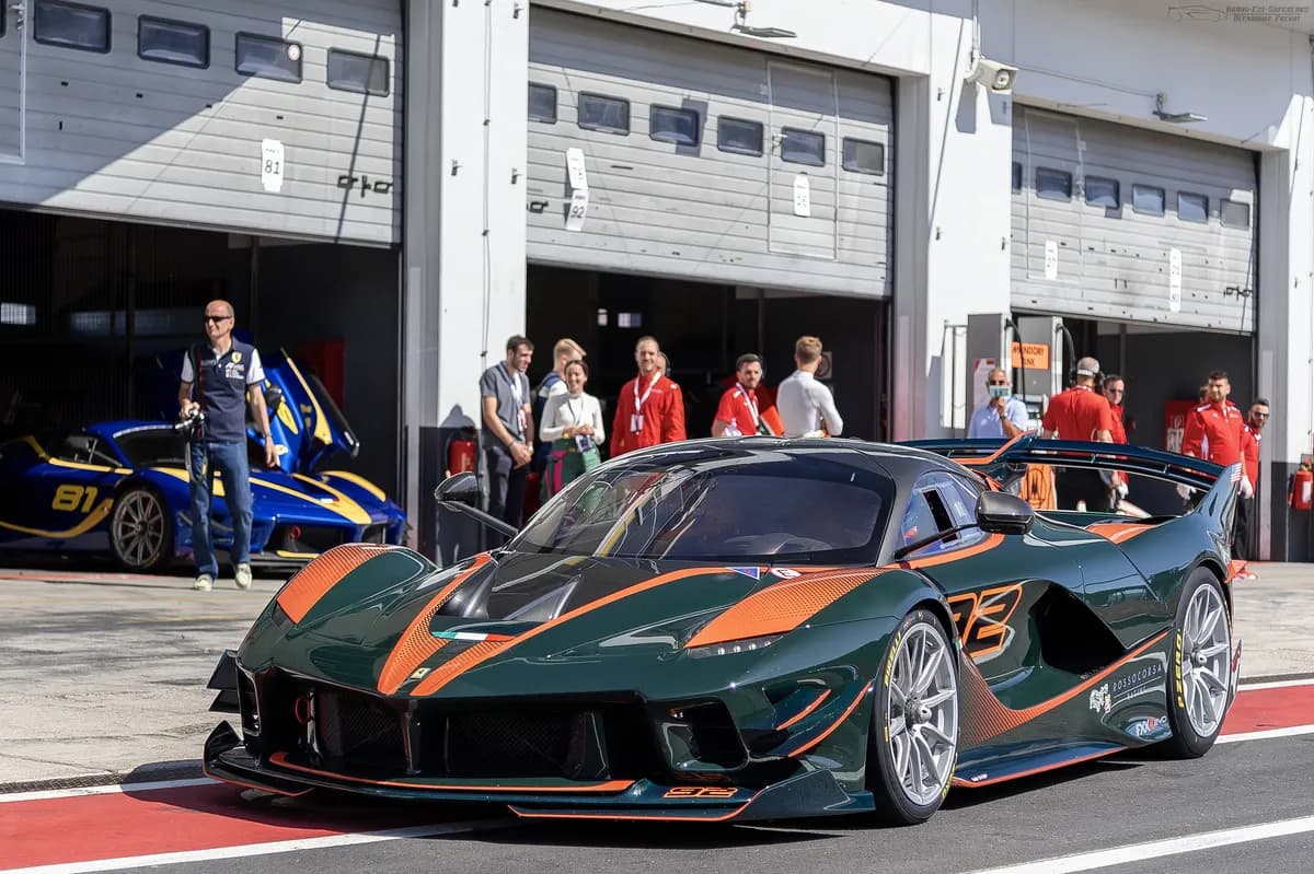 Glock uppmanar Ferrari att hantera Hamilton-Leclerc-rivalitet