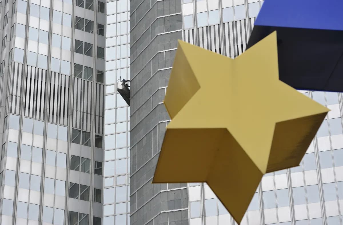 Crispin Odey överklagar finansiellt förbud när domstol hör detaljer om utredning