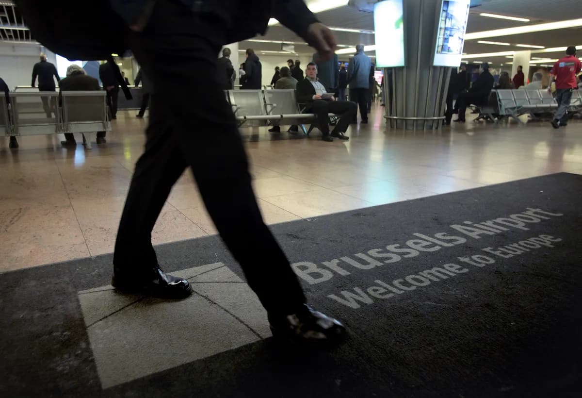 Brussels flygplats och tunnelbana bombade i terroristattack 2016