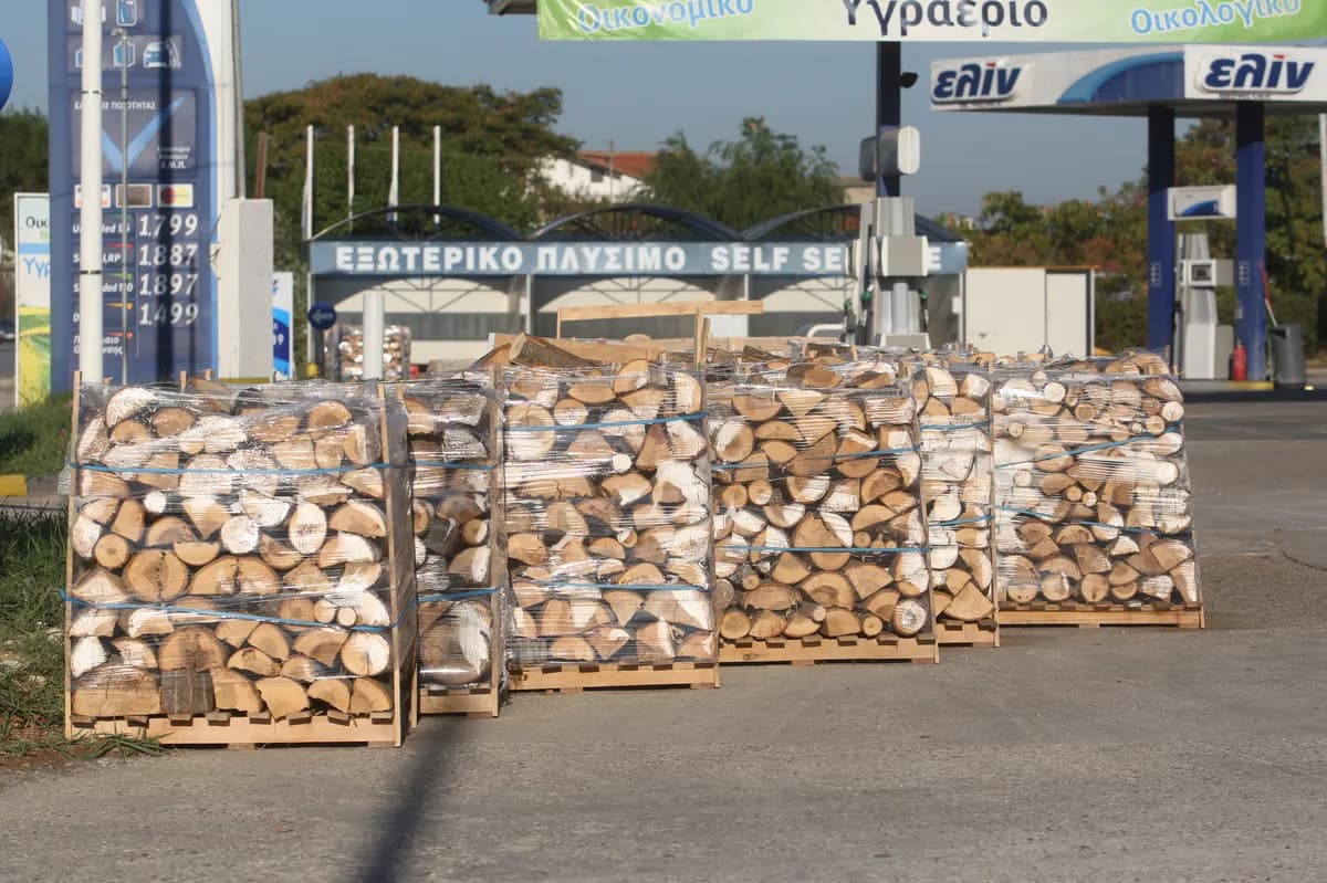 Newsom attackerar Trump över Iran-krig och bensinpriser i oljemarknadens oro