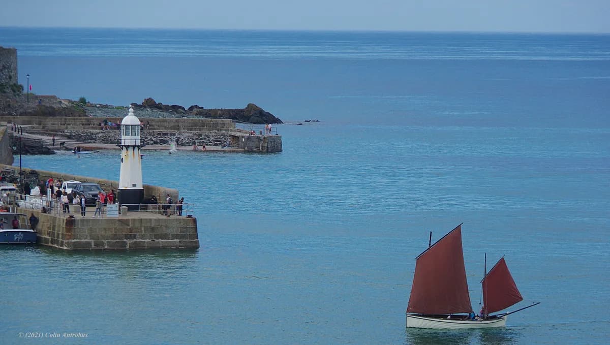 Prins William besöker bageri i Cornwall, tar kundorder på St Pirans dag