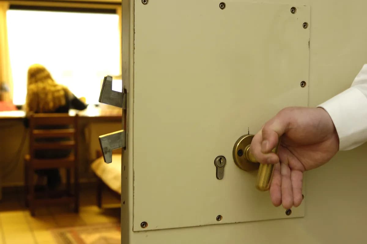 Florida Officer Charged for Not Disclosing HIV Status to Pregnant Colleague