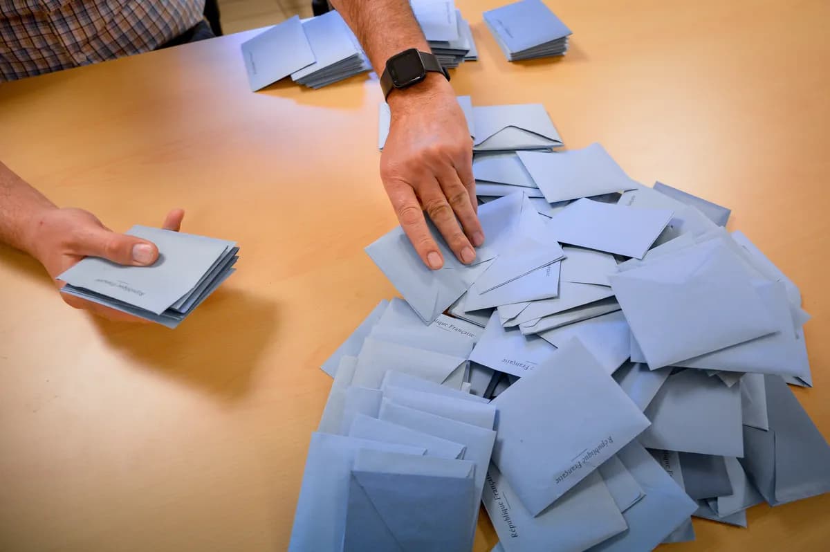 Island föreslår folkomröstning i augusti om återupptagande av