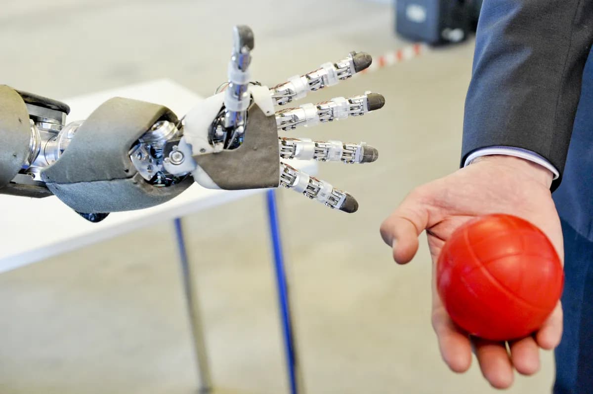 Pragmata kombinerar tredjepersonsskjutspel med hackning på månen