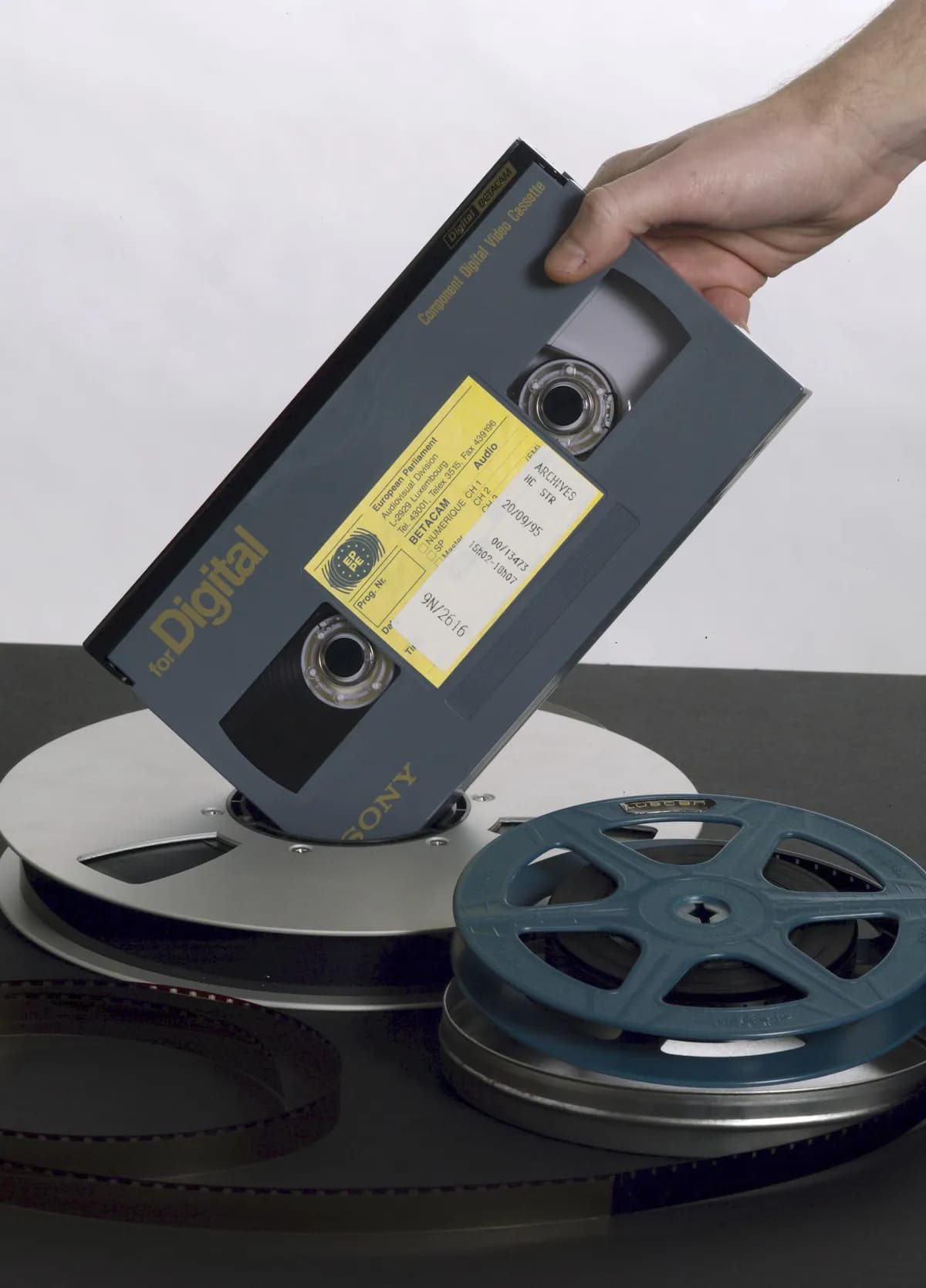 EastEnders och Samaritans samarbetar om Ravis psykiska hälsokris