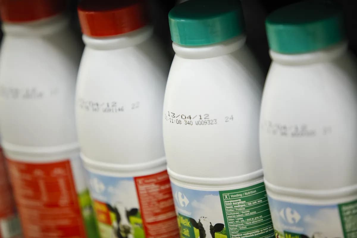 Ekshäradsbo larmar om upprepade köp av surnad mjölk