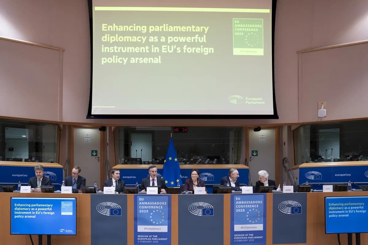 Swedish FM Reacts to Reports of Hungary Leaking Info to Russia